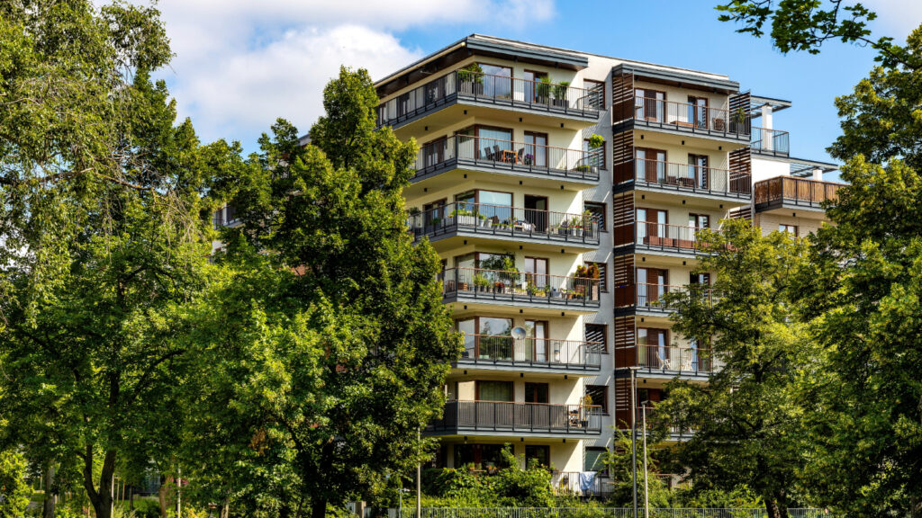 An image of an apartment complex supported by multifamily property management.
